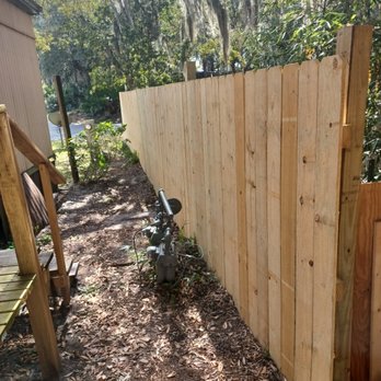 Cliff's handyman services - a wooden fence - Flooring Near Me Cliff's handyman services - a wooden fence - Flooring Near Me