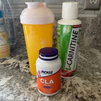 quemador de grasa con l-carnitina  L-CARNITINA 3000 Transforma la grasa en energa  Beneficios:  Ayuda  al transporte de cidos grasos hacia las mitocondrias para convertirlos en  energa   Favorece el metabolismo energtico durante el
