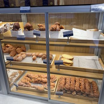 Paris Baguette - Bakeries Near Me - Aliso Viejo, California