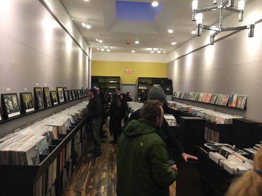 Village Vinyl & Hi Fi by null