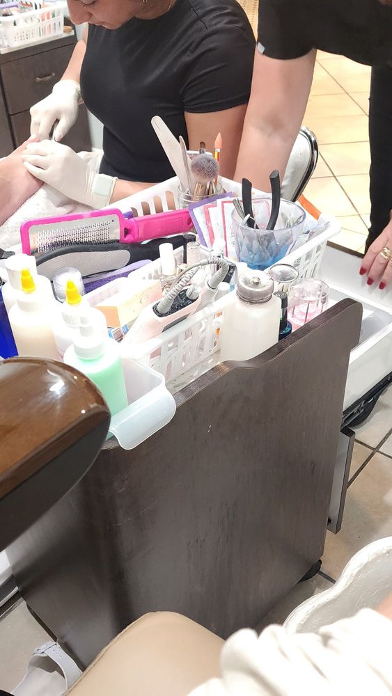 Southernmost Nails & Spa Logo