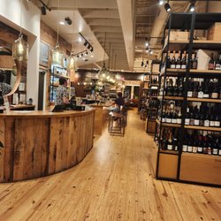 Foxcroft Food & Wine - Waverly - Looking in