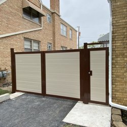 Bear Fence and Concrete - Vinyl double gate