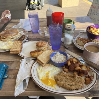 Twisted Biscuit Diner - American Near Me - Tavares, Florida Twisted Biscuit Diner - American Near Me - Tavares, Florida
