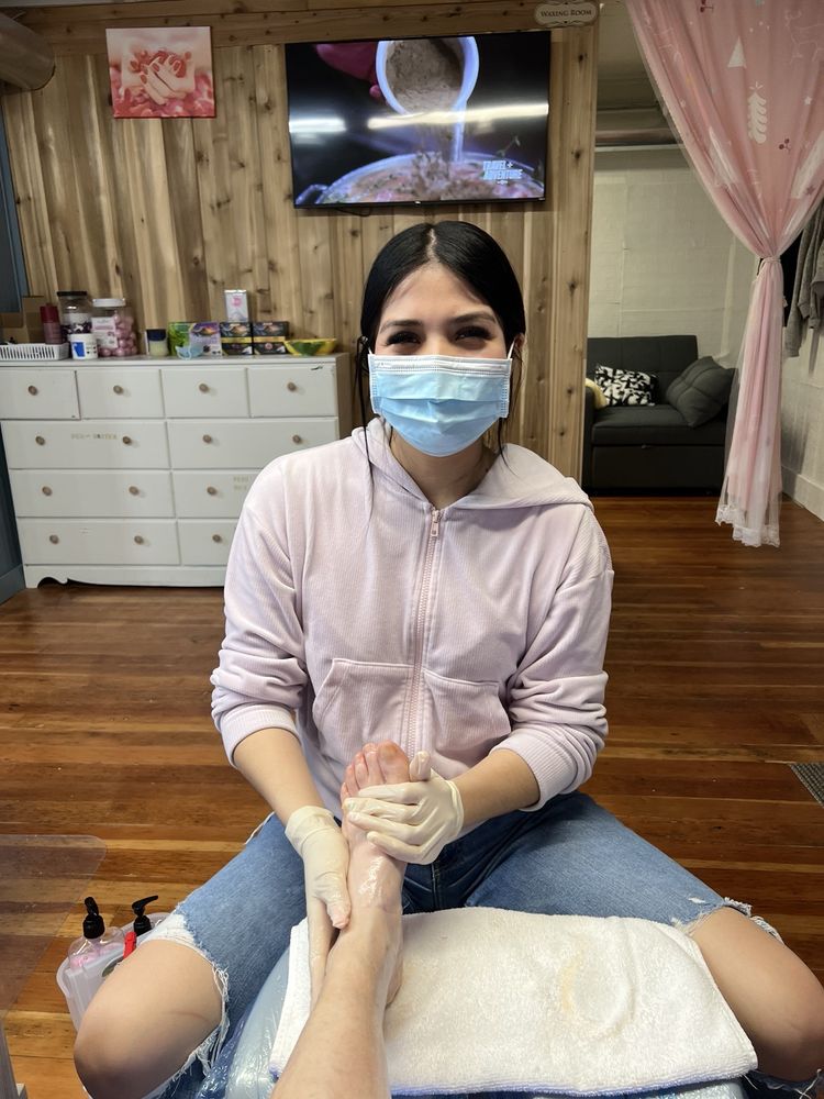 Shayla Nails & Spa Logo