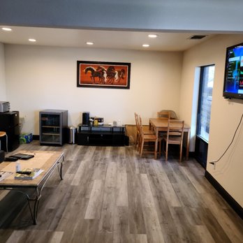 Lion's Autoshade - Awsome comfortable waiting room...free drink, tv with streaming platforms, comfortable couch, and chairs! - Car Window Tinting Near Me - Rancho Cordova, California