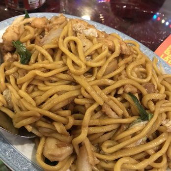 Peking Chinese Restaurant - Chicken Lo Mein - Chinese Near Me - Suwanee, Georgia