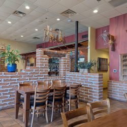Baggin's - Inside