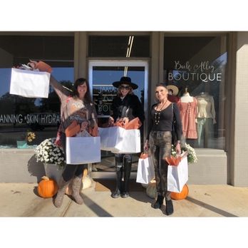 Back Alley Boutique - Had a FABULOUS TIME @ Back Alley Boutique with my great friends- Misty & her daughter are PHENOMENAL - Women's Clothing Near Me - Graham, Texas Back Alley Boutique - Had a FABULOUS TIME @ Back Alley Boutique with my great friends- Misty & her daughter are PHENOMENAL - Women's Clothing Near Me - Graham, Texas