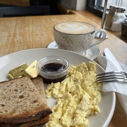 Atwater's - Kenilworth - Eggs and toast with a latte