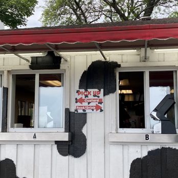 MooSa’s - the exterior of a restaurant - Chicken Wings Near Me - Milwaukee, Wisconsin MooSa’s - the exterior of a restaurant - Chicken Wings Near Me - Milwaukee, Wisconsin