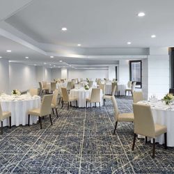 DoubleTree by Hilton Montreal - Meeting Room