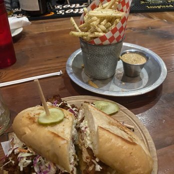 The Eagle Louisville - Fried Chicken Sandwich Fries - Southern Near Me - Louisville, Kentucky
