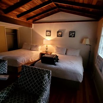 China Creek Cottage - Bedroom - Hotels Near Me - Willow Creek, California