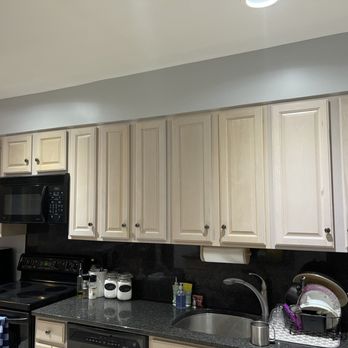State Painting - Before:
Old cabinet colors looking to get a modern look. - Painters Near Me State Painting - Before:
Old cabinet colors looking to get a modern look. - Painters Near Me