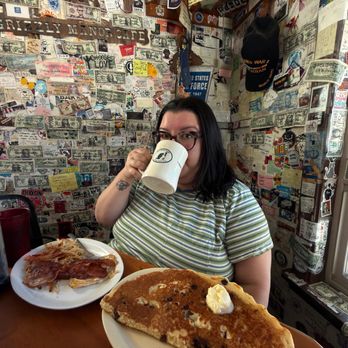 Grizzly Manor Cafe - Breakfast & Brunch Near Me - Big Bear Lake, California Grizzly Manor Cafe - Breakfast & Brunch Near Me - Big Bear Lake, California