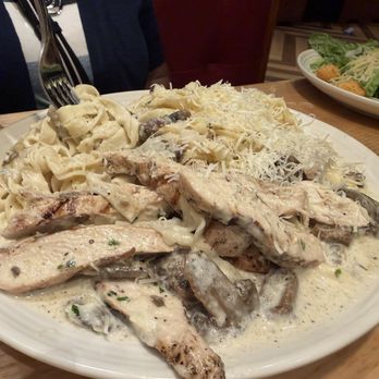 Carrabba's Italian Grill - Chicken Fettuccine Alfredo - Italian Near Me - Hilliard, Ohio