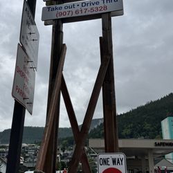 Alava's Fish-n-Chowder - Landmark Sign at drive thru
