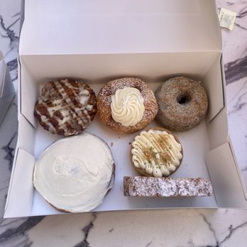 Bonrue Bakery - caramel apple fritter, cheese danish, pistachio cronut, cinnamon roll, key lime tart, blueberry lemon loaf - Bakeries Near Me - St George, Utah Bonrue Bakery - caramel apple fritter, cheese danish, pistachio cronut, cinnamon roll, key lime tart, blueberry lemon loaf - Bakeries Near Me - St George, Utah