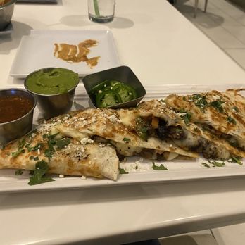 Centro Lounge - Carne asada quesadillas - New American Near Me - Paradise Valley, Arizona Centro Lounge - Carne asada quesadillas - New American Near Me - Paradise Valley, Arizona