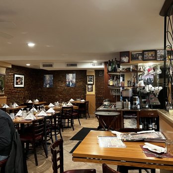Pagliucas - Inside - Italian Near Me - Boston, Massachusetts Pagliucas - Inside - Italian Near Me - Boston, Massachusetts