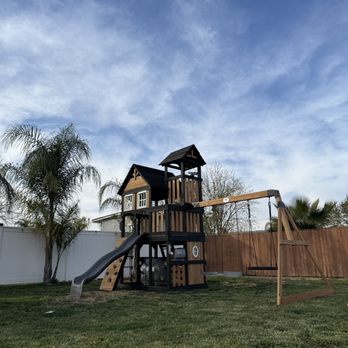 Khan ProMaster - Assembling a playground - Handyman Near Me Khan ProMaster - Assembling a playground - Handyman Near Me