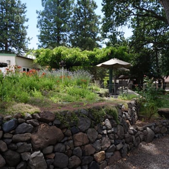 Grizzly Peak Winery - Grounds - Wineries Near Me - Ashland, Oregon