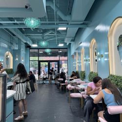 Choco Mania Cafe - Indoor vibe