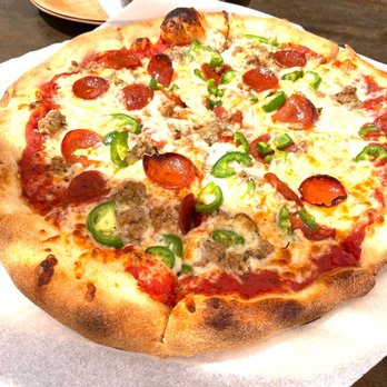 Robert Renzoni Vineyards - Pizza is light and tasty - Wineries Near Me - Temecula, California