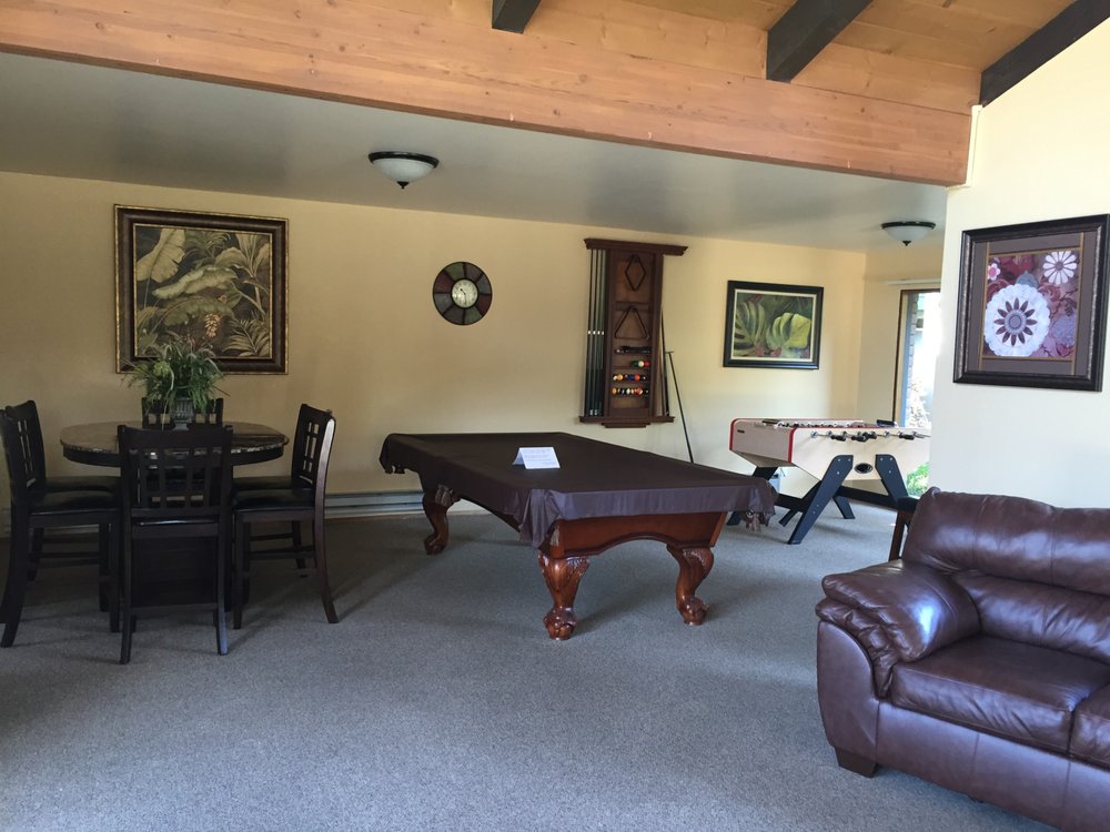 MEADOWOOD APARTMENTS Updated September 2024 1555 W Middlefield Rd