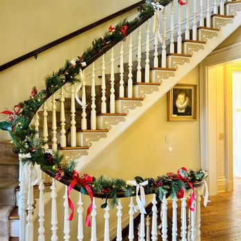 Mayhurst Estate - So beautiful during Christmas season. - Hotels Near Me - Orange, Virginia