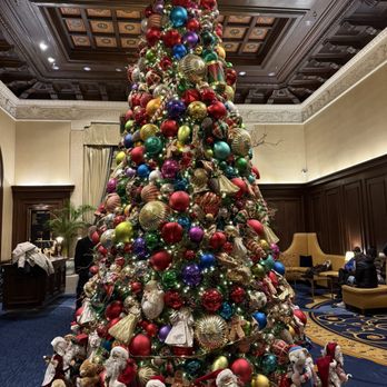 Palm Court - Christmas decor - Bars Near Me - Chicago, Illinois