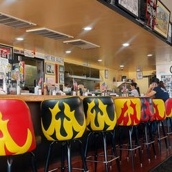 Hot Rod Diner - Lots to see.
