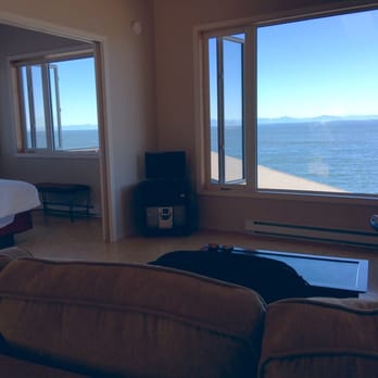 Four Winds Bed & Breakfast - Lovely well appointed room - Bed & Breakfast Near Me - Saturna Island, British Columbia