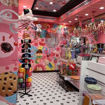 Sloan's - Inside of store. - Ice Cream & Frozen Yogurt Near Me - Lauderdale By the Sea, Florida Sloan's - Inside of store. - Ice Cream & Frozen Yogurt Near Me - Lauderdale By the Sea, Florida