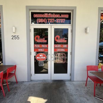 Cannoli kitchen Pizza - Pizza Near Me - Pompano Beach, Florida