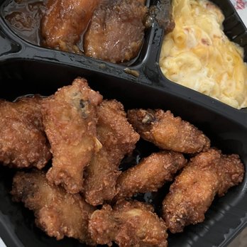 Oooh We It Is - Hennesy Wings, Mac & sweet potatoes - American Near Me - Chicago, Illinois
