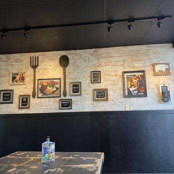 Big Boi - Interior with Tagalog words and translations - Filipino Near Me - Los Angeles, California