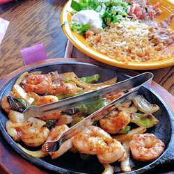 Two Amigos Cantina & Grill - Camarones Fajitas