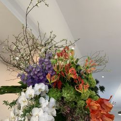 Bouquets & Beyond Florals and Events - Opulent bouquet in celebration of opening of Home and Earth Shop