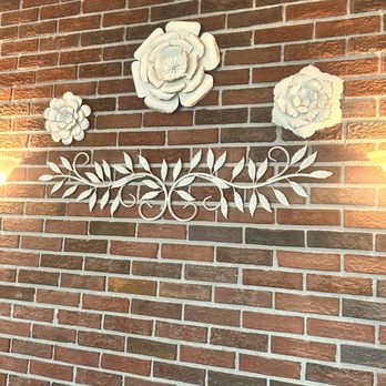 Martellucci's Pizza - Pretty decor - Pizza Near Me - Bethlehem, Pennsylvania