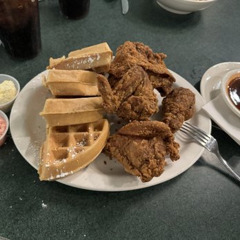 Metro Diner - Delicious chicken and waffles. - American Near Me - Granger, Indiana