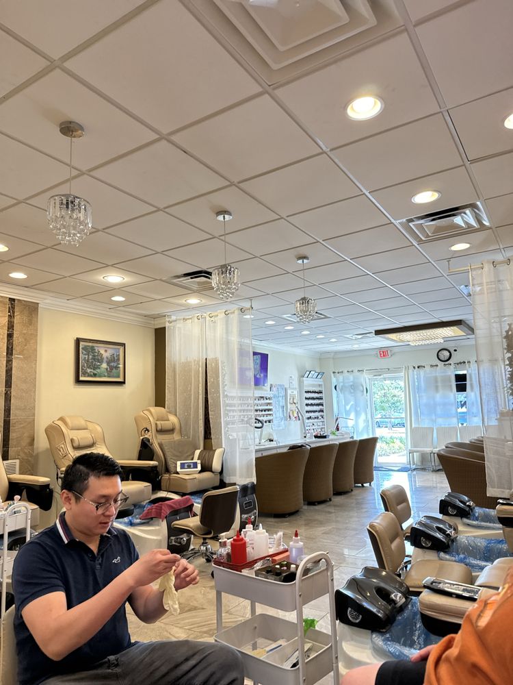 Sapphire Nail Bar Image