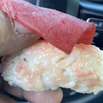 Vons - Sushi leaking red dye / food color hopefully - Grocery Near Me - Montebello, California