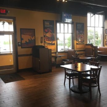 Zaxbys - Dining room - Fast Food Near Me - Jacksonville, Florida