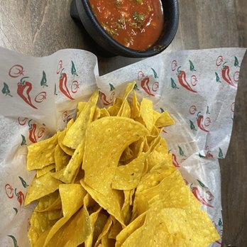 Taqueria La Loma - Complimentary chips & salsa - Mexican Near Me - Akron, Ohio