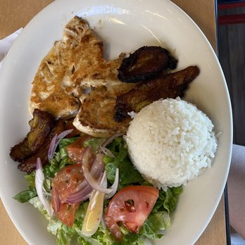 El Parche Colombiano Restaurant - Chicken and salad - Colombian Near Me - Seattle, Washington
