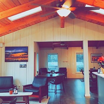Knudsen Vineyards - Wine Tasting Room Near Me - Dundee, Oregon