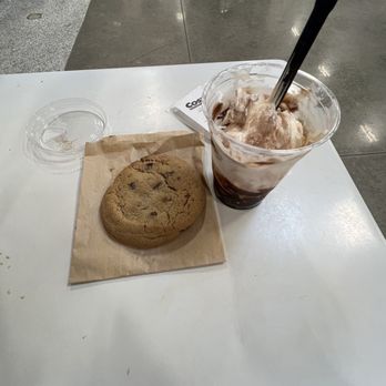 Costco Wholesale - Ice cream sundae and cookie - Wholesale Stores Near Me - Tracy, California Costco Wholesale - Ice cream sundae and cookie - Wholesale Stores Near Me - Tracy, California