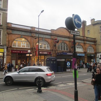 Earl's Court Underground Station - Public Transportation Near Me - London, XGL